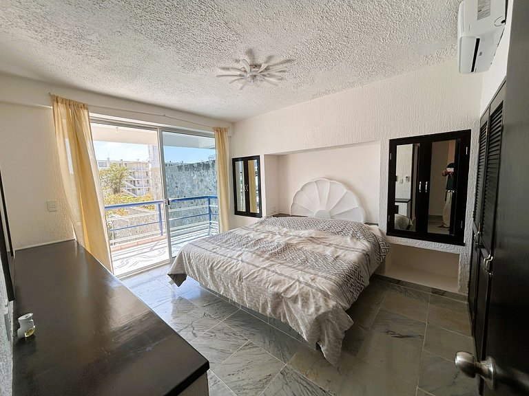 Spacious villa with balcony and sea view
