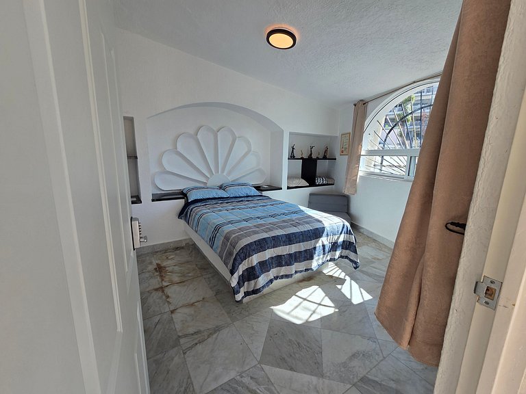 Room 5 minutes from the beach