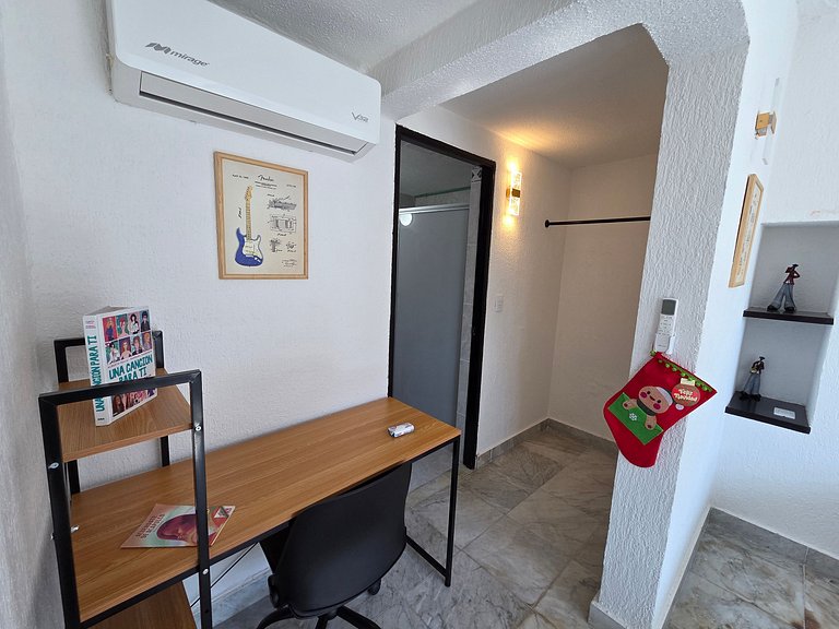 Room 5 minutes from the beach