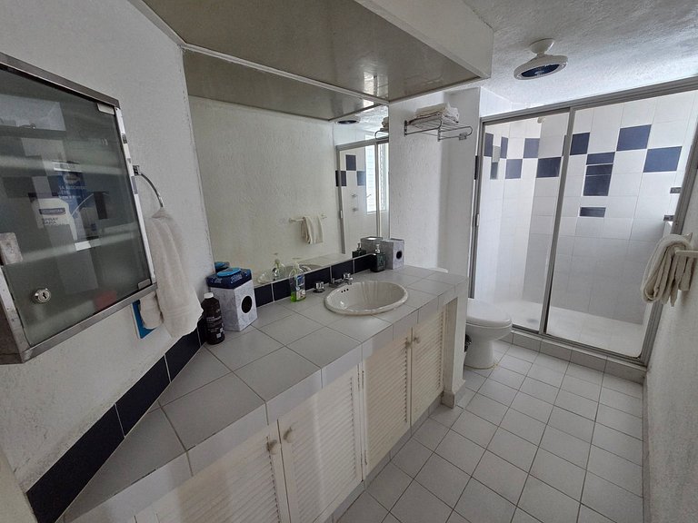 Spacious with 2 bedrooms, 2 bathrooms, and parking