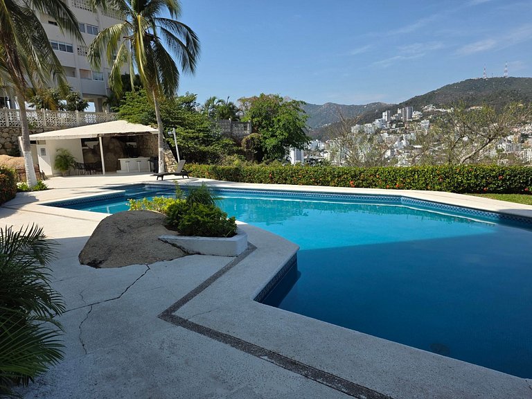 Spacious with 2 bedrooms, 2 bathrooms, and parking